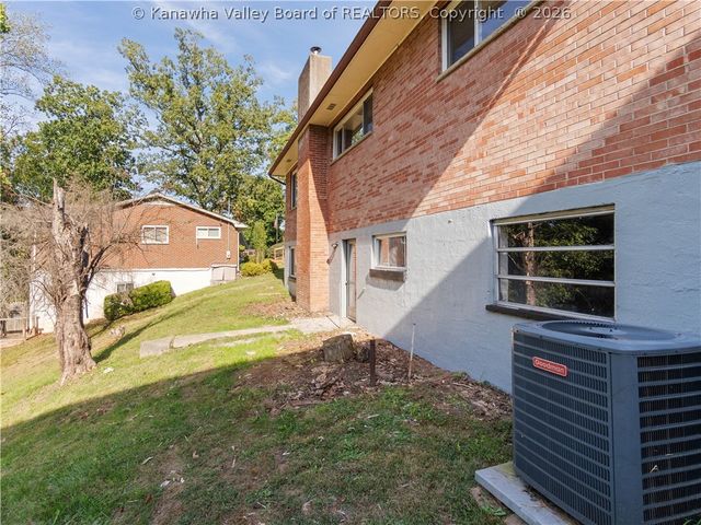 1212 Crown Drive, South Charleston, WV 25309