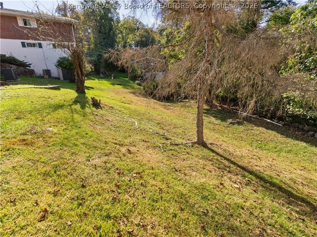 1212 Crown Drive, South Charleston, WV 25309