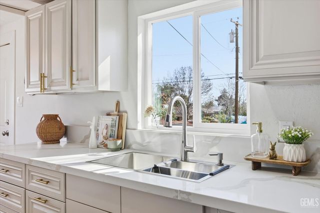 317 Columbus Street, Bakersfield, CA 93305