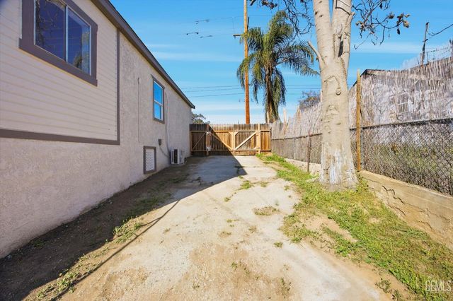 317 Columbus Street, Bakersfield, CA 93305