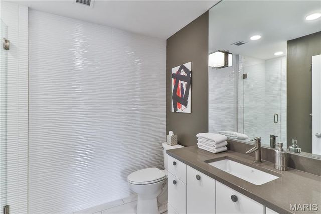 4909 Laclede Avenue 1201, St Louis, MO 63108