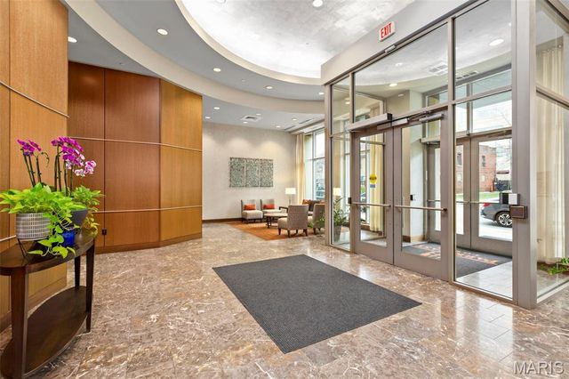 4909 Laclede Avenue 1201, St Louis, MO 63108