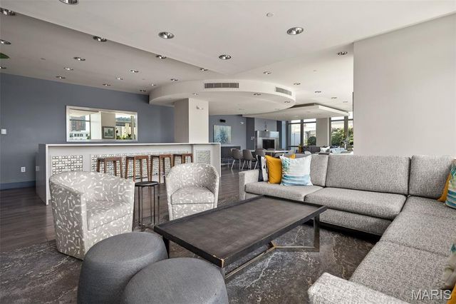 4909 Laclede Avenue 1201, St Louis, MO 63108