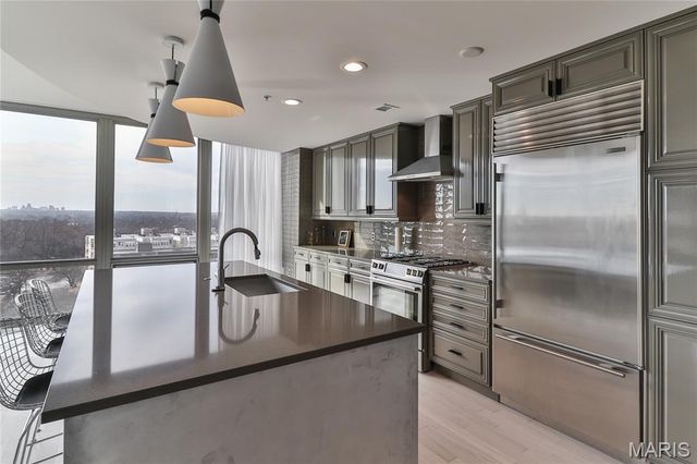 4909 Laclede Avenue 1201, St Louis, MO 63108