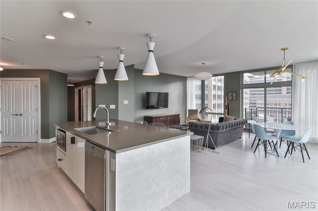 4909 Laclede Avenue 1201, St Louis, MO 63108