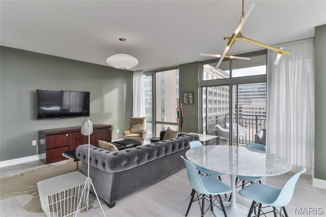 4909 Laclede Avenue 1201, St Louis, MO 63108