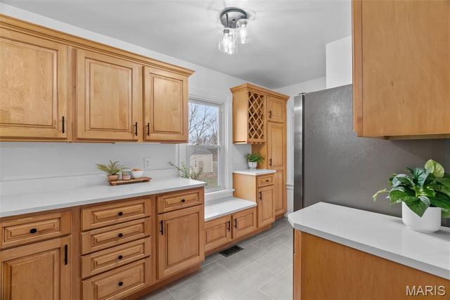 2800 Manderly Drive, St Louis, MO 63144