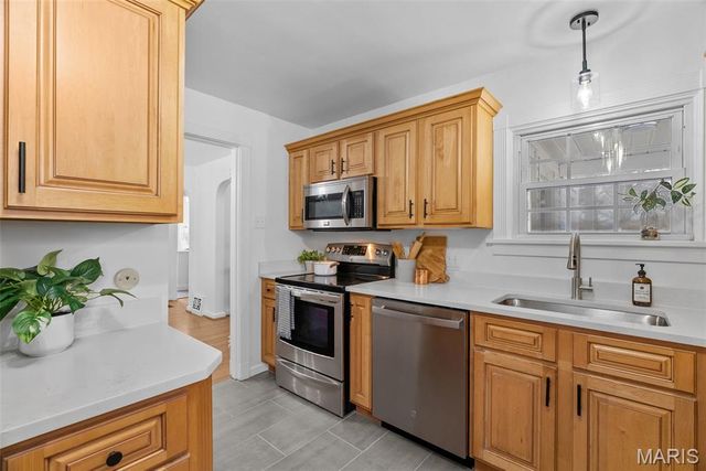 2800 Manderly Drive, St Louis, MO 63144