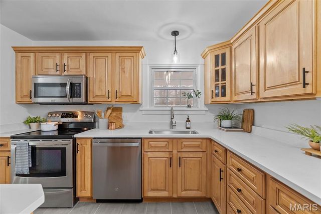 2800 Manderly Drive, St Louis, MO 63144