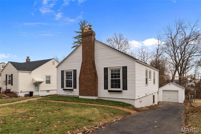 2800 Manderly Drive, St Louis, MO 63144