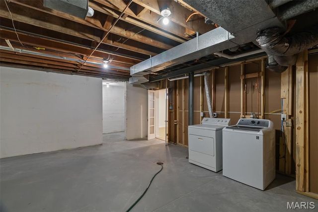 2800 Manderly Drive, St Louis, MO 63144