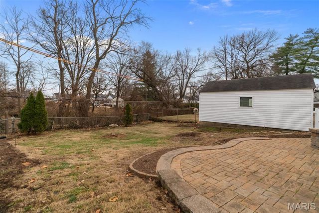 2800 Manderly Drive, St Louis, MO 63144