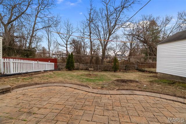 2800 Manderly Drive, St Louis, MO 63144