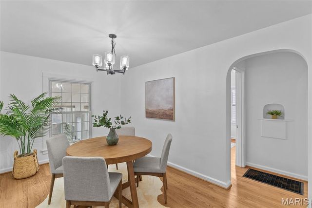 2800 Manderly Drive, St Louis, MO 63144