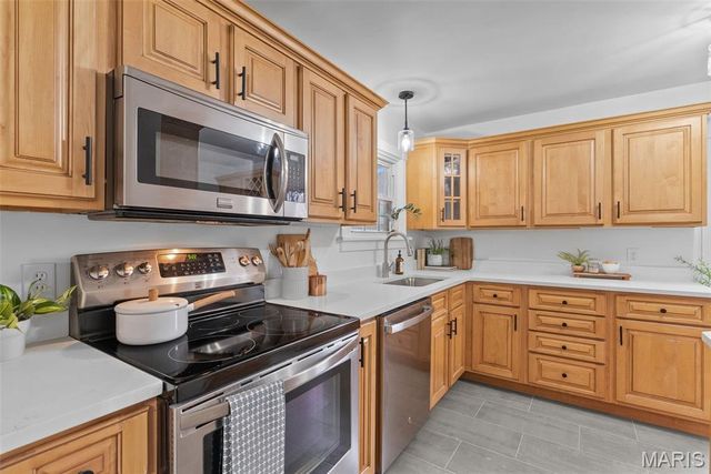 2800 Manderly Drive, St Louis, MO 63144