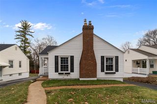 2800 Manderly Drive, St Louis, MO 63144