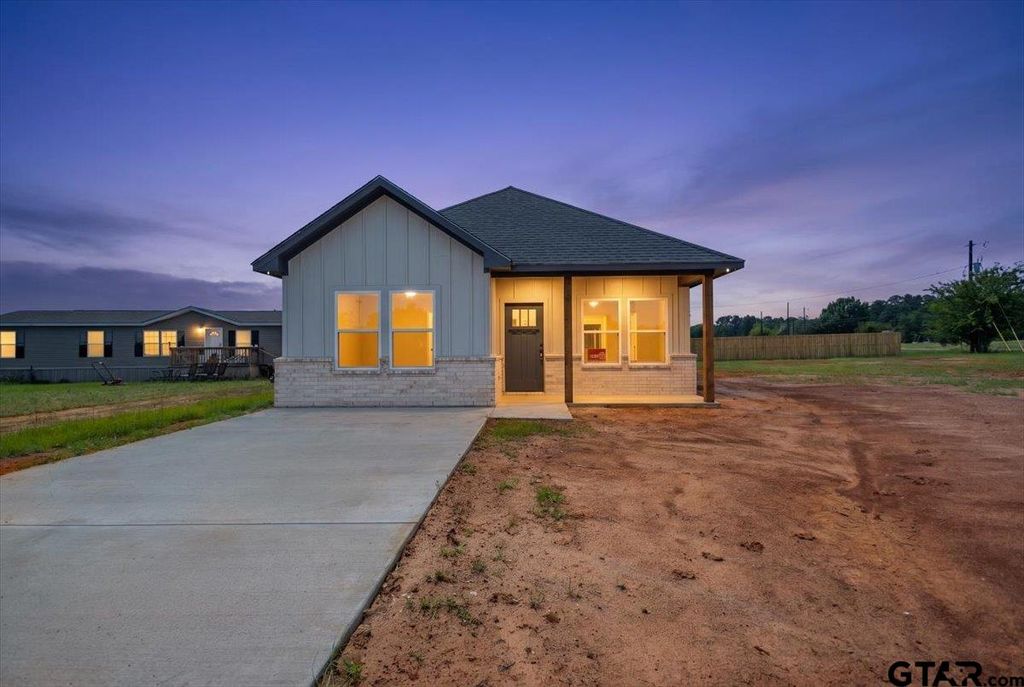 162 Red Bud Cir, Bullard, TX 75757