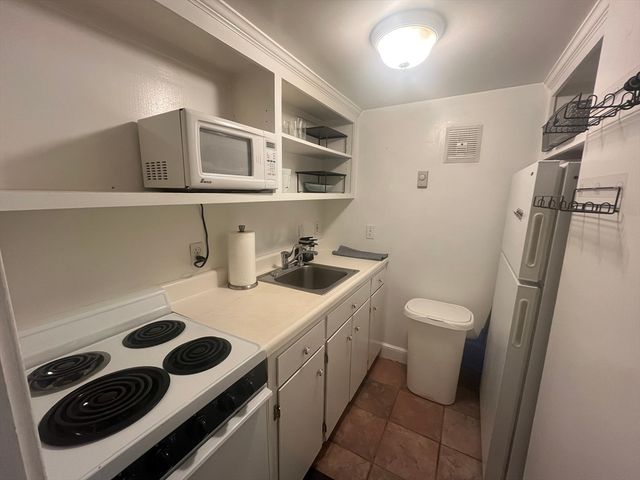 57 Mount Vernon St G2, Boston, MA 02108