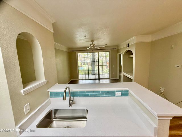 8550 TOUCHTON Road 926, Jacksonville, FL 32216