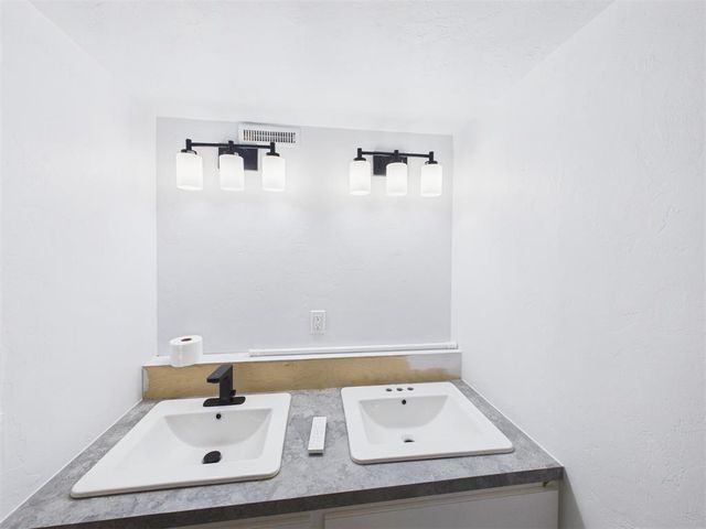 11130 Stratford Drive 325, Oklahoma City, OK 73120
