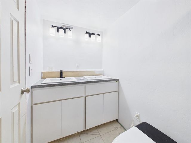 11130 Stratford Drive 325, Oklahoma City, OK 73120