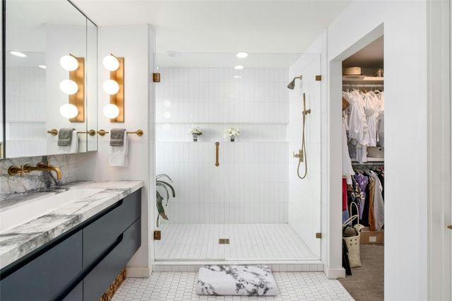 1000 Redbud TRL, West Lake Hills, TX 78746