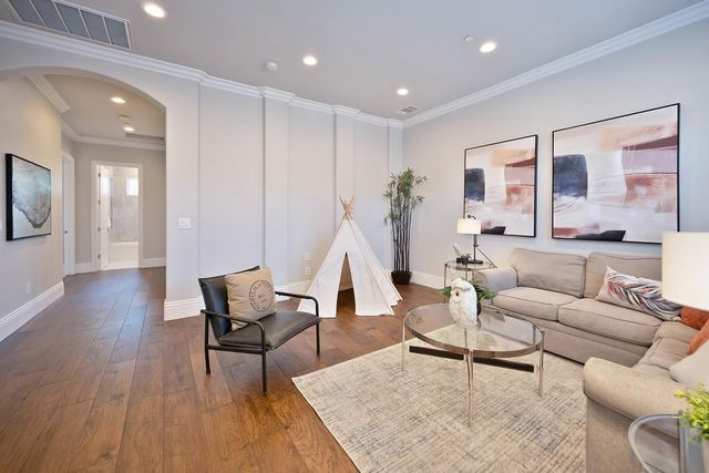 689 Oreno Cir, Folsom, CA 95630