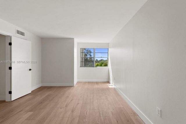 6902 N Kendall Dr E403, Pinecrest, FL 33156