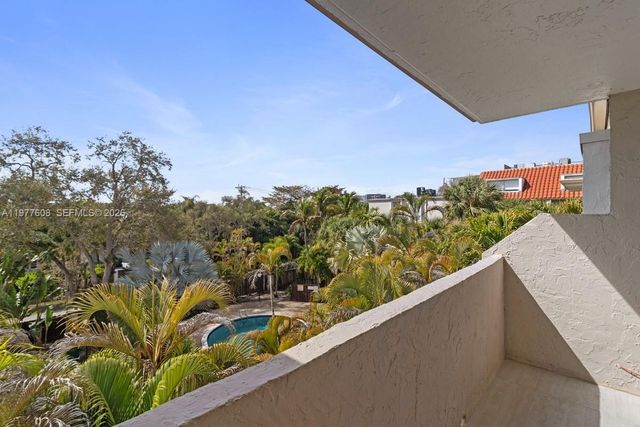 6902 N Kendall Dr E403, Pinecrest, FL 33156