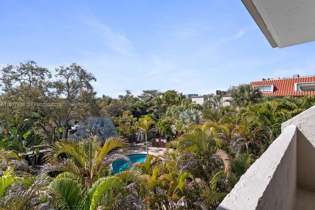 6902 N Kendall Dr E403, Pinecrest, FL 33156