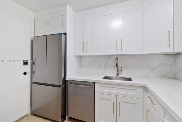 6902 N Kendall Dr E403, Pinecrest, FL 33156