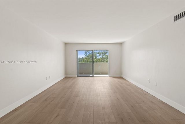 6902 N Kendall Dr E403, Pinecrest, FL 33156