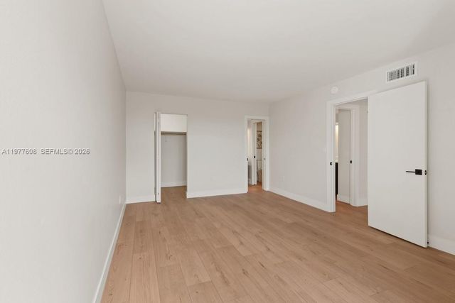 6902 N Kendall Dr E403, Pinecrest, FL 33156