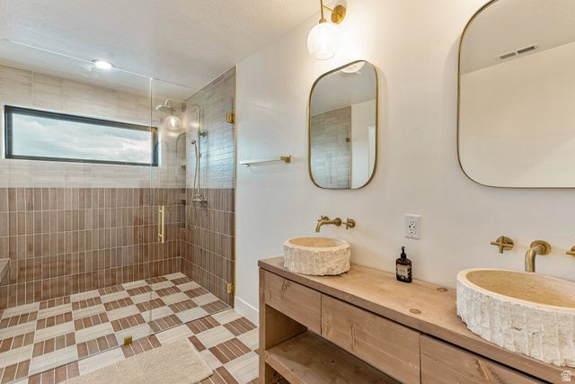681 N LOCHWOOD DR, Garden City, UT 84028