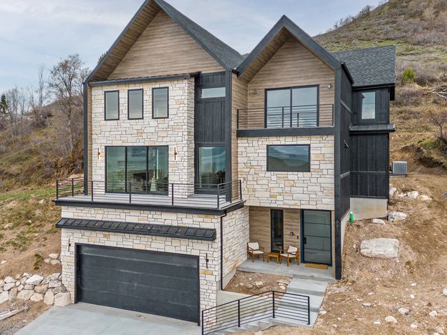 681 N LOCHWOOD DR, Garden City, UT 84028