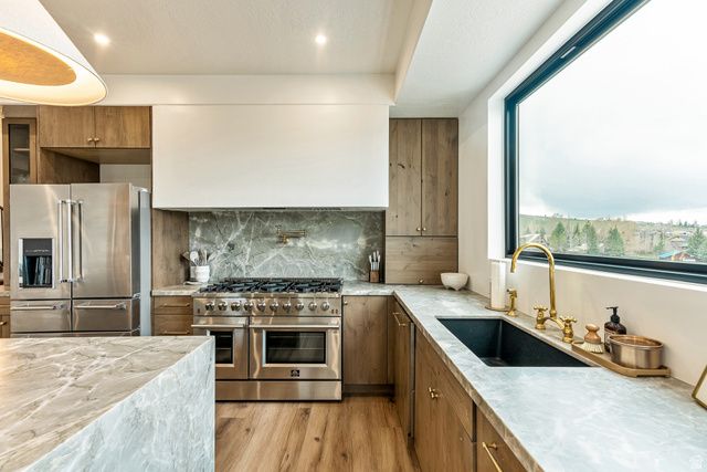 681 N LOCHWOOD DR, Garden City, UT 84028