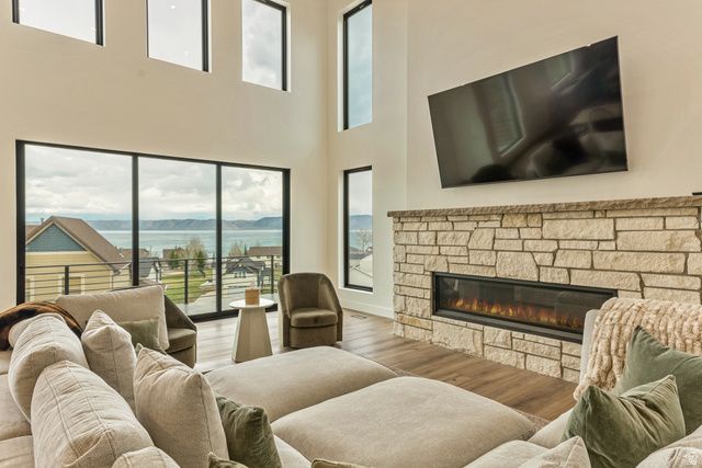 681 N LOCHWOOD DR, Garden City, UT 84028