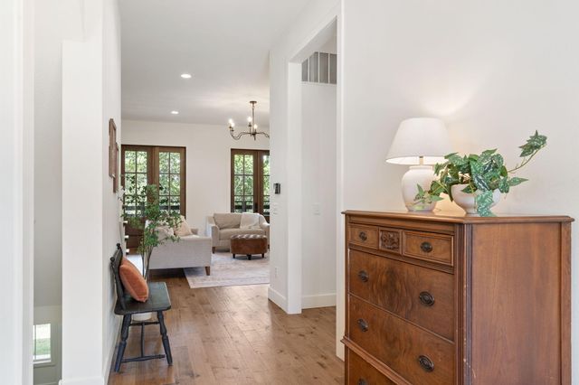 893 Hidden Springs Lane, Reeds Spring, MO 65737