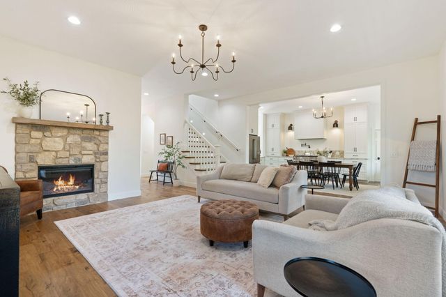 893 Hidden Springs Lane, Reeds Spring, MO 65737