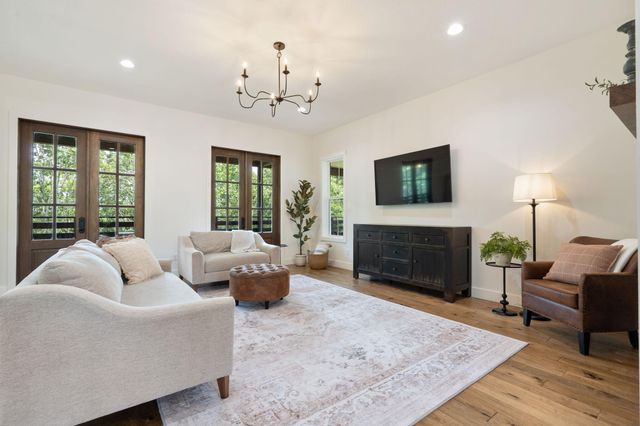 893 Hidden Springs Lane, Reeds Spring, MO 65737