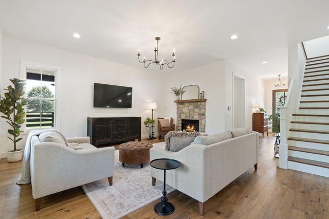 893 Hidden Springs Lane, Reeds Spring, MO 65737