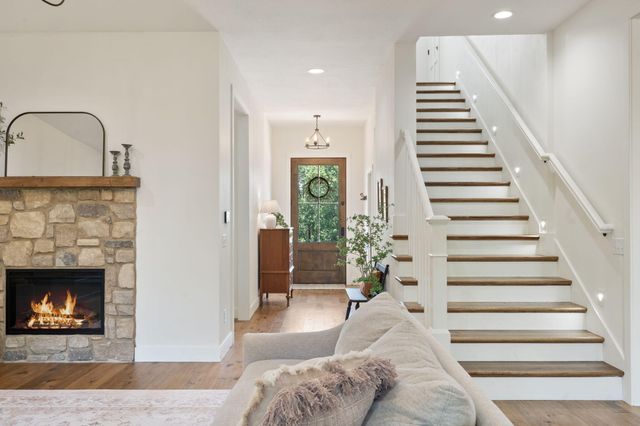 893 Hidden Springs Lane, Reeds Spring, MO 65737