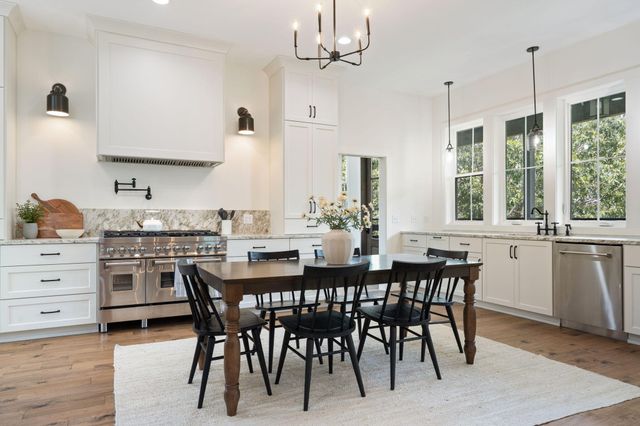 893 Hidden Springs Lane, Reeds Spring, MO 65737