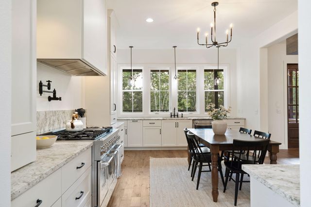 893 Hidden Springs Lane, Reeds Spring, MO 65737