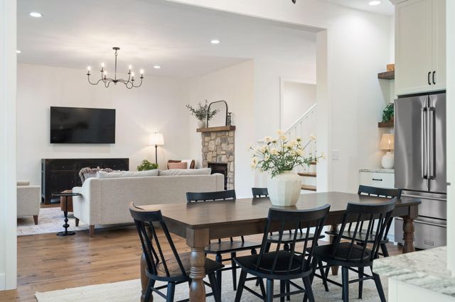 893 Hidden Springs Lane, Reeds Spring, MO 65737