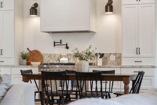 893 Hidden Springs Lane, Reeds Spring, MO 65737