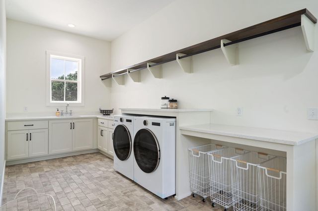 893 Hidden Springs Lane, Reeds Spring, MO 65737