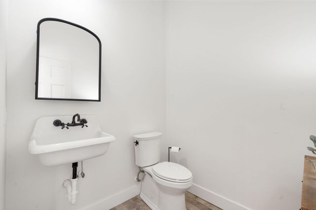 893 Hidden Springs Lane, Reeds Spring, MO 65737