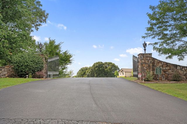 893 Hidden Springs Lane, Reeds Spring, MO 65737