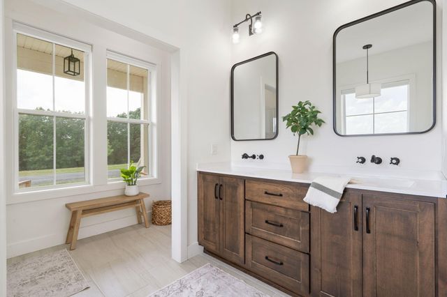 893 Hidden Springs Lane, Reeds Spring, MO 65737